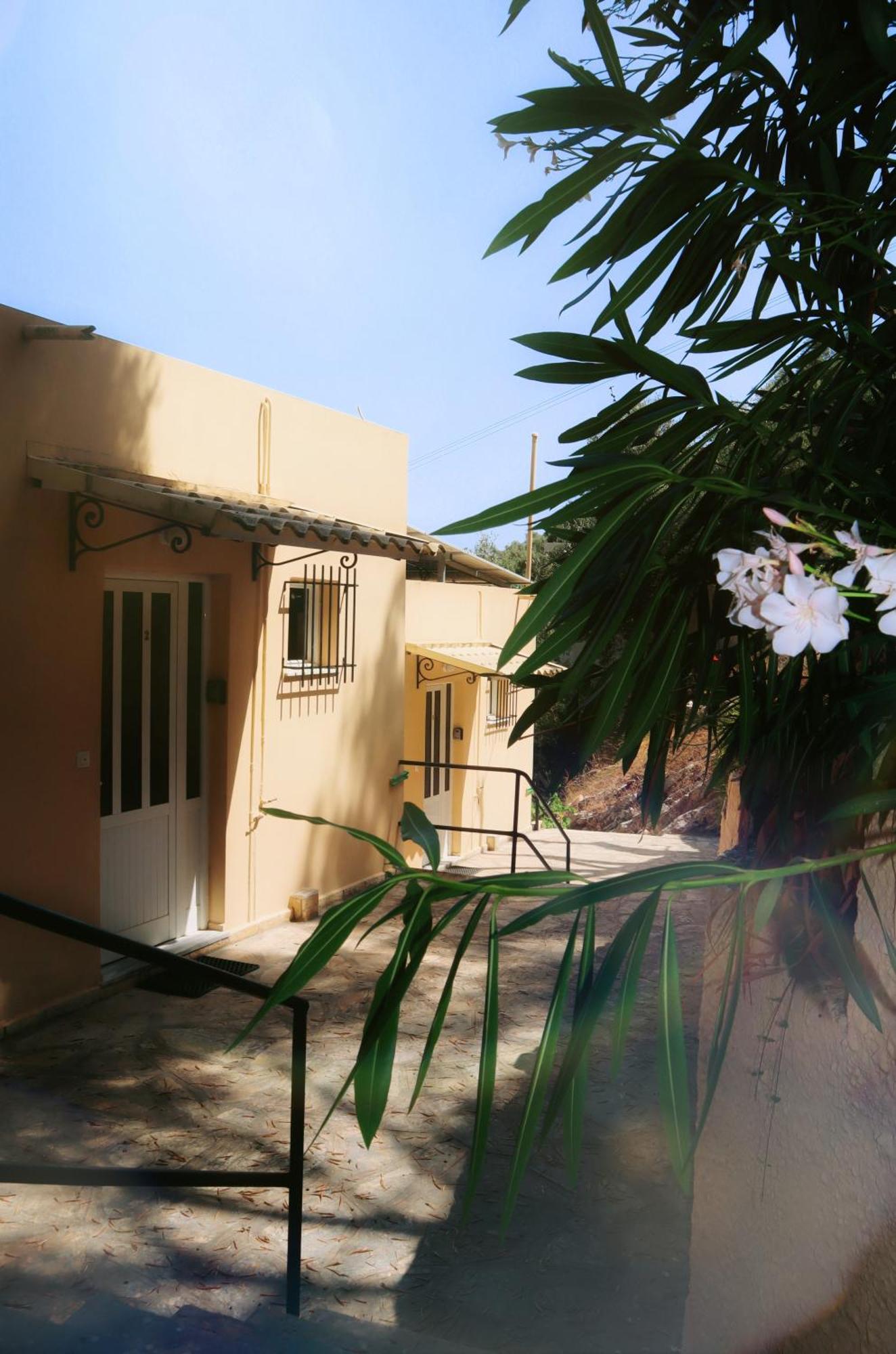 Kaminaki Seaview Apartments Katavolos ภายนอก รูปภาพ